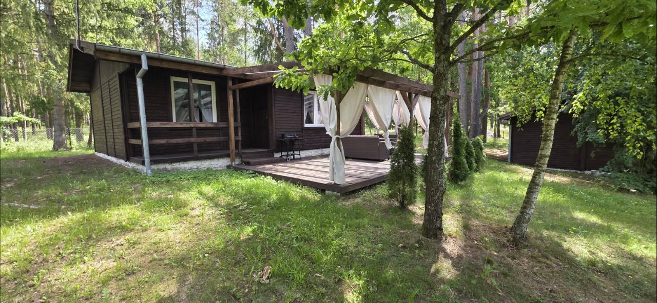 Domek nr 3 — wśród drzew
